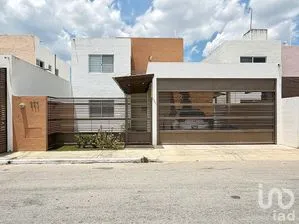 NEX-297583 - Casa en Venta, con 4 recamaras, con 4 baños, con 264.21 m2 de construcción.