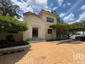 NEX-299799 - Casa en Renta, con 10 recamaras, con 4 baños, con 657 m2 de construcción.