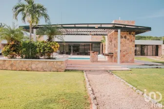 NEX-101817 - Casa en Venta, con 5 recamaras, con 3 baños, con 2116 m2 de construcción en Dzityá, CP 97302, Yucatán.