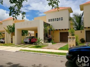 NEX-112497 - Casa en Venta, con 3 recamaras, con 3 baños, con 242 m2 de construcción en Conkal, CP 97345, Yucatán.