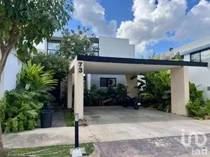 NEX-270810 - Casa en Venta, con 3 recamaras, con 3 baños.