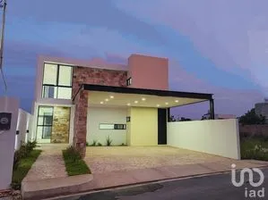 NEX-270841 - Casa en Venta, con 3 recamaras, con 3 baños, con 289 m2 de construcción en Las Margaritas de Cholul, CP 97305, Yucatán.