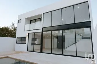 NEX-270849 - Casa en Venta, con 3 recamaras, con 3 baños, con 253.7 m2 de construcción.