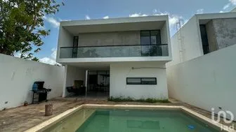 NEX-270895 - Casa en Venta, con 3 recamaras, con 4 baños, con 303 m2 de construcción.