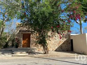 NEX-270904 - Casa en Venta, con 4 recamaras, con 5 baños, con 389 m2 de construcción en Dzibilchaltún, CP 97305, Yucatán.