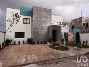 NEX-270954 - Casa en Venta, con 3 recamaras, con 3 baños, con 205 m2 de construcción.
