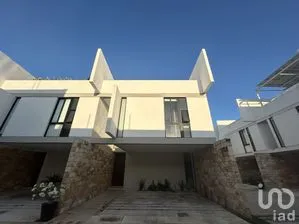 NEX-270968 - Casa en Venta, con 3 recamaras, con 3 baños, con 175 m2 de construcción en Benito Juárez Nte, CP 97119, Yucatán.