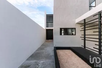 NEX-271806 - Casa en Venta, con 3 recamaras, con 4 baños, con 194.5 m2 de construcción.
