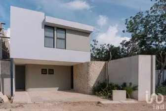 NEX-271807 - Casa en Venta, con 3 recamaras, con 4 baños, con 206.68 m2 de construcción.