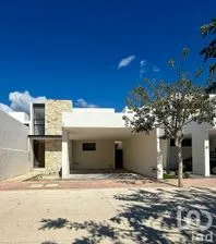 NEX-287967 - Casa en Venta, con 4 recamaras, con 4 baños, con 313 m2 de construcción.