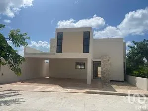 NEX-287971 - Casa en Venta, con 4 recamaras, con 5 baños, con 311 m2 de construcción en Xcanatún, CP 97302, Yucatán.