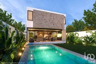 NEX-288358 - Casa en Venta, con 3 recamaras, con 3 baños, con 252 m2 de construcción.