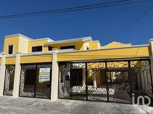 NEX-290638 - Casa en Renta, con 4 recamaras, con 3 baños en Paseo de Montejo, CP 97205, Yucatán.