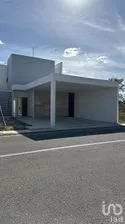 NEX-292209 - Casa en Venta, con 3 recamaras, con 3 baños, con 204 m2 de construcción.