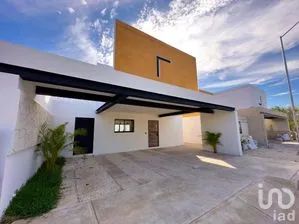 NEX-292217 - Casa en Venta, con 3 recamaras, con 2 baños, con 204 m2 de construcción.