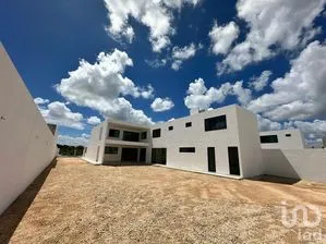 NEX-292899 - Casa en Venta, con 4 recamaras, con 6 baños, con 542 m2 de construcción en Dzityá, CP 97302, Yucatán.