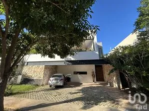 NEX-293052 - Casa en Venta, con 6 recamaras, con 316.89 m2 de construcción en Yucatán Country Club, CP 97308, Yucatán.