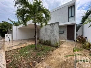 NEX-298278 - Casa en Venta, con 3 recamaras, con 4 baños, con 303 m2 de construcción.