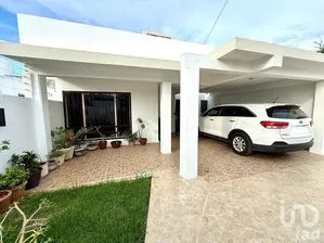 NEX-300440 - Casa en Venta, con 3 recamaras, con 3 baños, con 244.34 m2 de construcción.