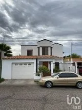 NEX-201308 - Casa en Renta, con 4 recamaras, con 3 baños en Bugambilias, CP 83140, Sonora.