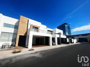 NEX-290529 - Casa en Venta, con 3 recamaras, con 3 baños, con 331 m2 de construcción en Seminario, CP 83249, Sonora.