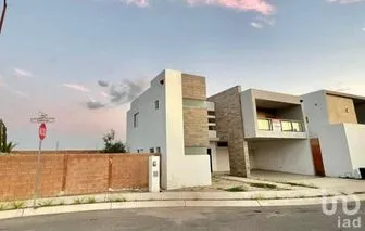 NEX-290531 - Casa en Venta, con 4 recamaras, con 4 baños, con 232.3 m2 de construcción en Buena Ventura, CP 83170, Sonora.