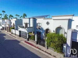 NEX-291465 - Casa en Venta, con 4 recamaras, con 5 baños, con 435 m2 de construcción en La Rioja Residencial, CP 83224, Sonora.