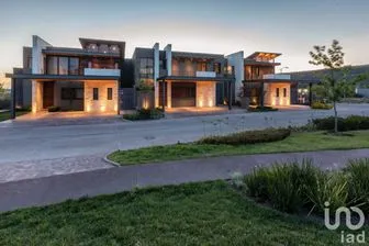 NEX-216163 - Casa en Venta, con 3 recamaras, con 3 baños, con 280 m2 de construcción.