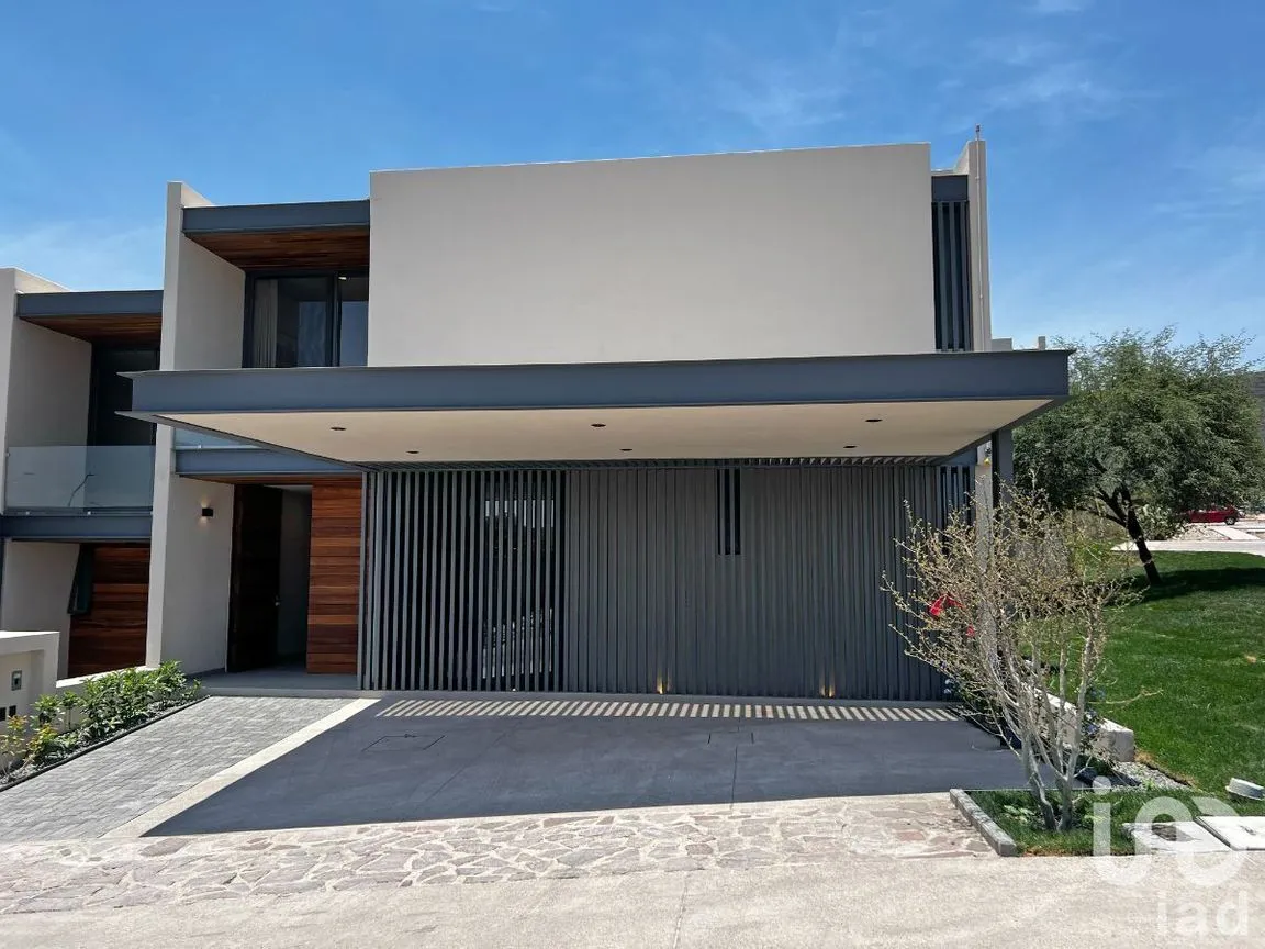 Casa en Venta en Altozano el Nuevo Querétaro, Querétaro, Querétaro | NEX-227897 | iad México | Foto 1 de 44