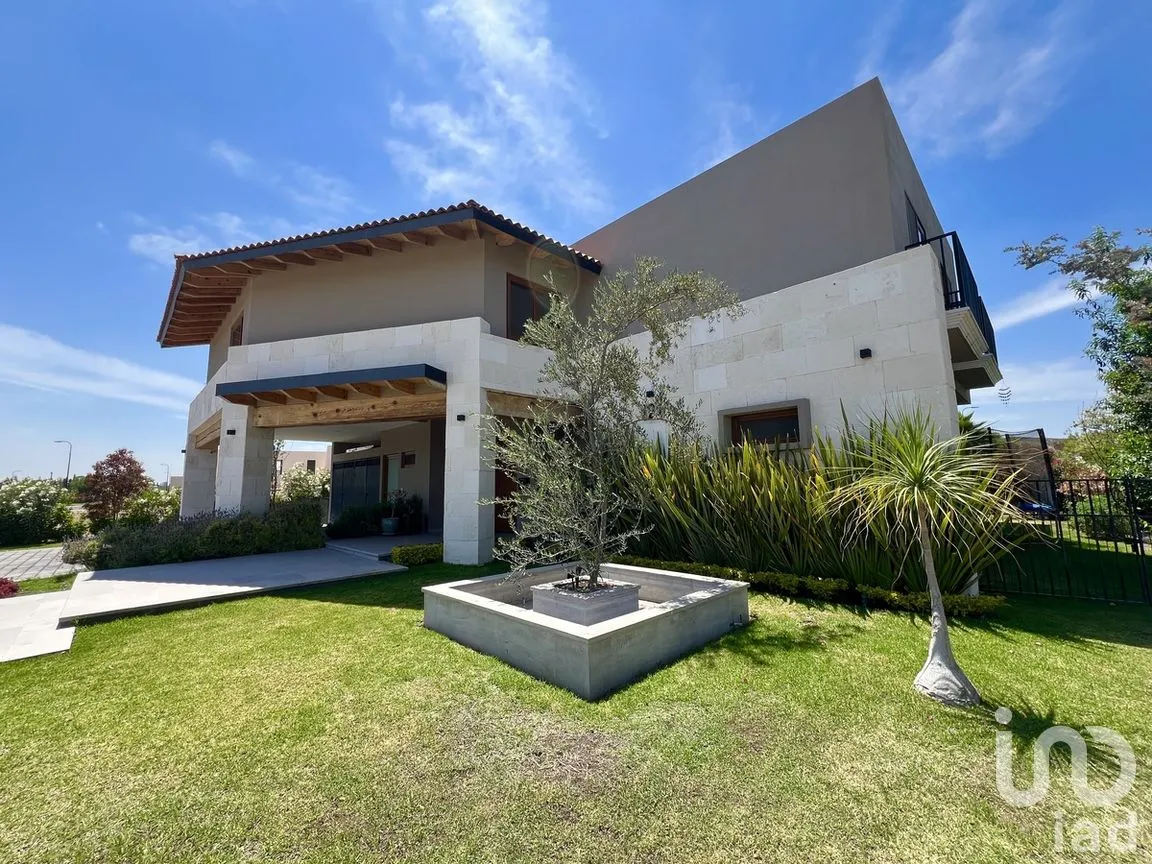 Casa en Venta en El Campanario, Querétaro, Querétaro | NEX-280388 | iad México | Foto 2 de 24