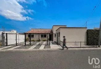 NEX-296199 - Casa en Renta, con 3 recamaras, con 2 baños, con 200 m2 de construcción.