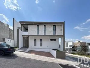 NEX-296992 - Casa en Venta, con 4 recamaras, con 4 baños, con 470 m2 de construcción.