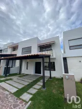 NEX-93491 - Casa en Venta, con 4 recamaras, con 5 baños, con 224 m2 de construcción.