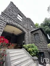 NEX-223044 - Casa en Venta, con 5 recamaras, con 4 baños, con 840 m2 de construcción.