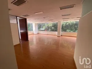NEX-223890 - Oficina en Renta, con 2 baños, con 270 m2 de construcción.