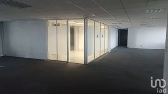 NEX-223978 - Oficina en Renta, con 2 baños, con 298 m2 de construcción.