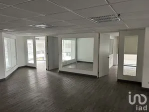NEX-271188 - Oficina en Renta, con 2 baños, con 685 m2 de construcción.