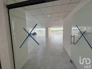 NEX-274460 - Oficina en Renta, con 2 baños, con 470 m2 de construcción.