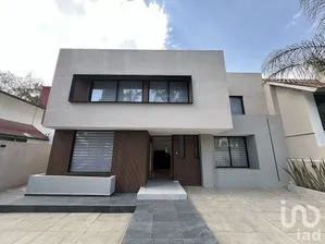 NEX-288973 - Casa en Venta, con 3 recamaras, con 3 baños, con 390 m2 de construcción en Club de Golf Chiluca, CP 52930, Estado de México.