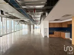 NEX-297729 - Oficina en Renta, con 2 baños, con 465 m2 de construcción.