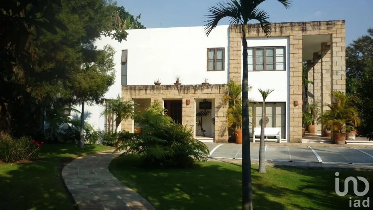 Casa en Venta en Jardines de Ahuatepec, Cuernavaca, Morelos | NEX-231137 | iad México | Foto 2 de 24