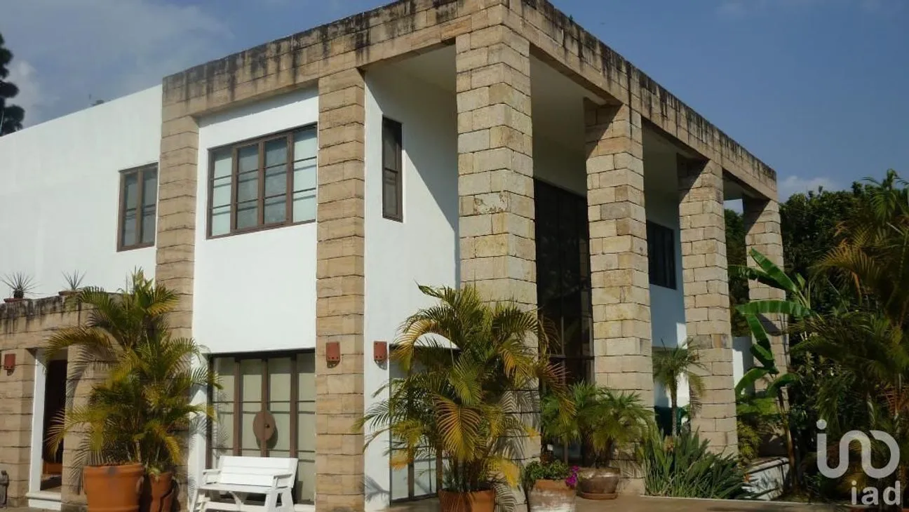 Casa en Venta en Jardines de Ahuatepec, Cuernavaca, Morelos | NEX-231137 | iad México | Foto 1 de 24