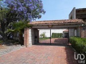 NEX-282552 - Casa en Venta, con 4 recamaras, con 4 baños, con 680 m2 de construcción.