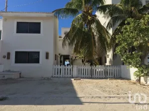 NEX-102652 - Casa en Venta, con 8 recamaras, con 6 baños, con 650 m2 de construcción en Chicxulub Puerto, CP 97330, Yucatán.