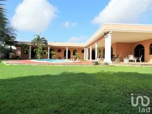 NEX-207718 - Casa en Venta, con 6 recamaras, con 5 baños, con 850 m2 de construcción.