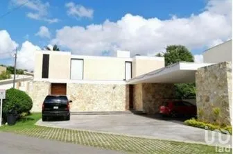 NEX-208674 - Casa en Venta, con 3 recamaras, con 5 baños, con 580 m2 de construcción.