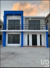NEX-209315 - Casa en Venta, con 4 recamaras, con 5 baños, con 240 m2 de construcción en Chicxulub Puerto, CP 97330, Yucatán.