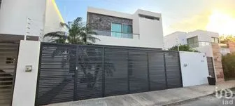 NEX-277165 - Casa en Venta, con 3 recamaras, con 2 baños, con 207 m2 de construcción en Montebello, CP 97113, Yucatán.