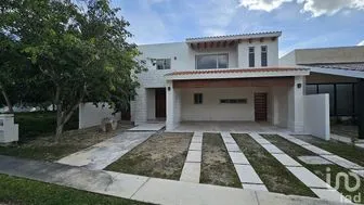 NEX-294669 - Casa en Venta, con 4 recamaras, con 4 baños, con 426 m2 de construcción en Parque Central, CP 97305, Yucatán.