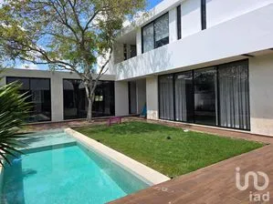 NEX-297061 - Casa en Renta, con 3 recamaras, con 4 baños.